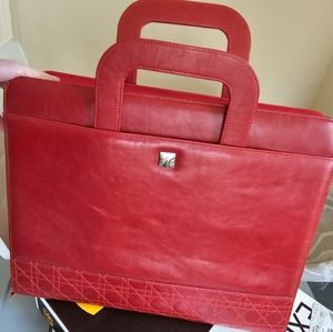i.e. briefcase/binder/carry bag, candy apple and shiny, used 1 semester